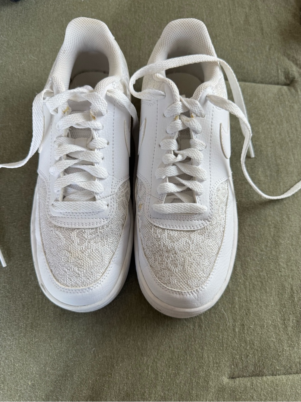Classic Women's Nike Dunk Lace Sneakers